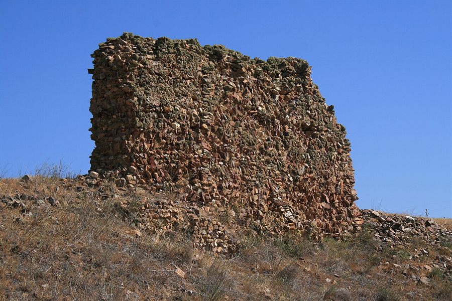 Lienzo de muralla de mampostería del despoblado de Castrotorafe